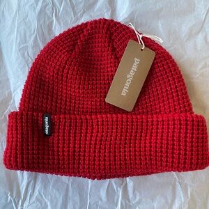 NWT Patagonia SnowDrifter Beanie in “Touring Red”